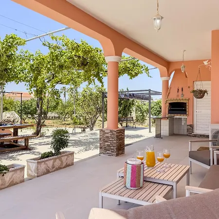 #373 Charming 3br With Spacious Garden & Bbq * Albufeira