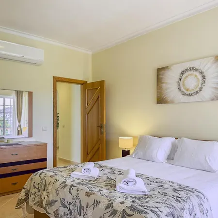 #373 Charming 3br With Spacious Garden & Bbq Holiday home Albufeira