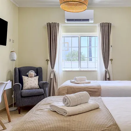 #373 Charming 3br With Spacious Garden & Bbq Holiday home *