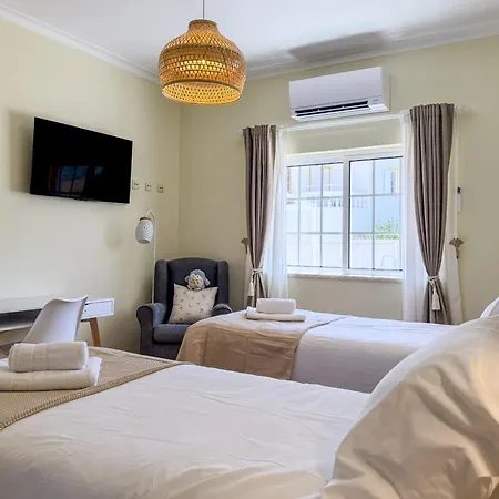 #373 Charming 3br With Spacious Garden & Bbq Holiday home *