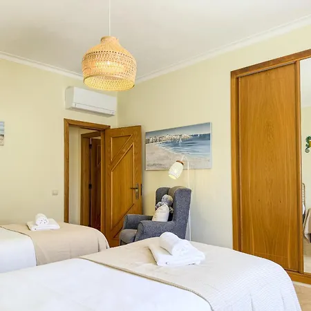 #373 Charming 3br With Spacious Garden & Bbq Holiday home Albufeira