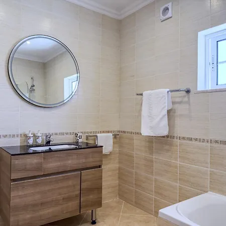 #373 Charming 3br With Spacious Garden & Bbq 阿尔布费拉