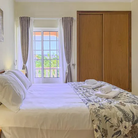度假居 #373 Charming 3br With Spacious Garden & Bbq 阿尔布费拉