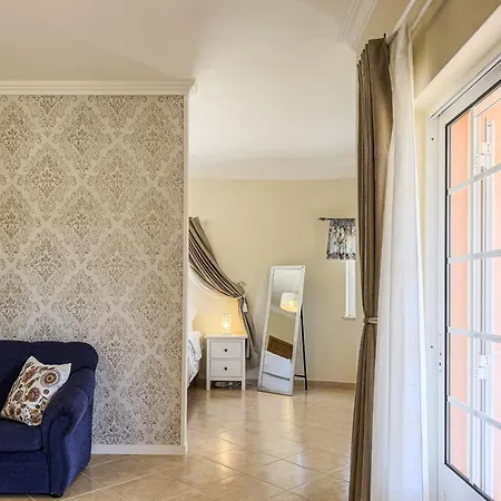 #373 Charming 3br With Spacious Garden & Bbq *
