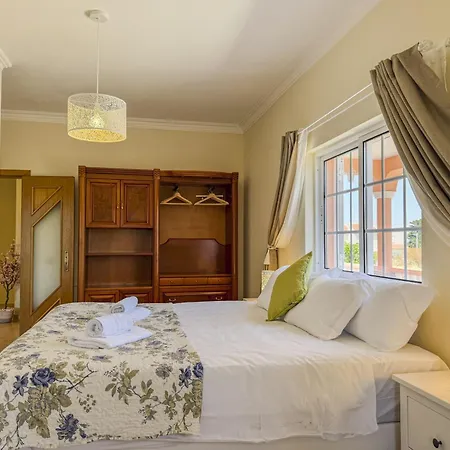 #373 Charming 3br With Spacious Garden & Bbq Holiday home *