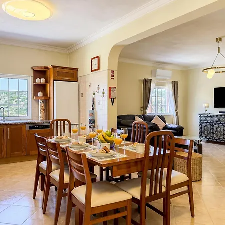 #373 Charming 3br With Spacious Garden & Bbq Holiday home Albufeira