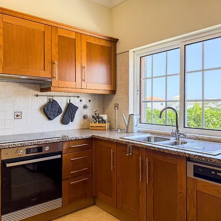 #373 Charming 3br With Spacious Garden & Bbq *