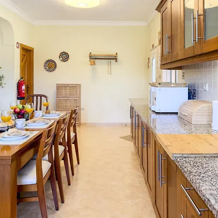 度假居 #373 Charming 3br With Spacious Garden & Bbq