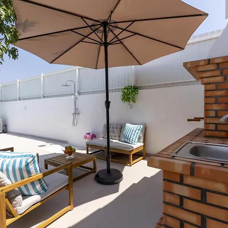#373 Charming 3br With Spacious Garden & Bbq 度假居 *