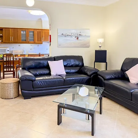 #373 Charming 3br With Spacious Garden & Bbq