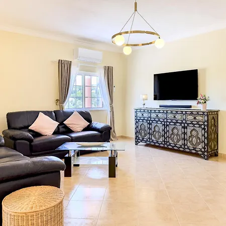#373 Charming 3br With Spacious Garden & Bbq * 阿尔布费拉