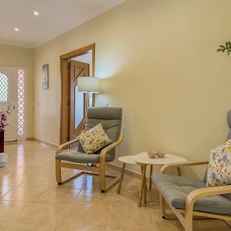 #373 Charming 3br With Spacious Garden & Bbq * Albufeira