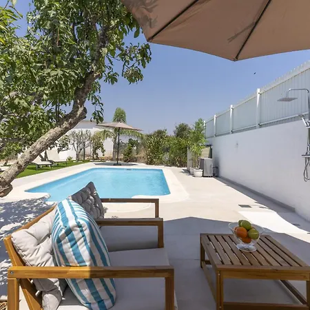 #373 Charming 3br With Spacious Garden & Bbq Holiday home Albufeira