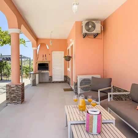 Holiday home #373 Charming 3br With Spacious Garden & Bbq *
