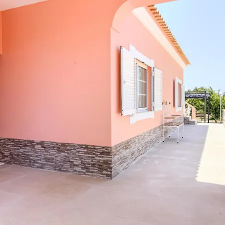 #373 Charming 3br With Spacious Garden & Bbq