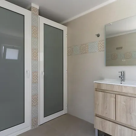 #373 Charming 3br With Spacious Garden & Bbq Holiday home *