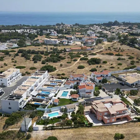 #373 Charming 3br With Spacious Garden & Bbq Holiday home Albufeira
